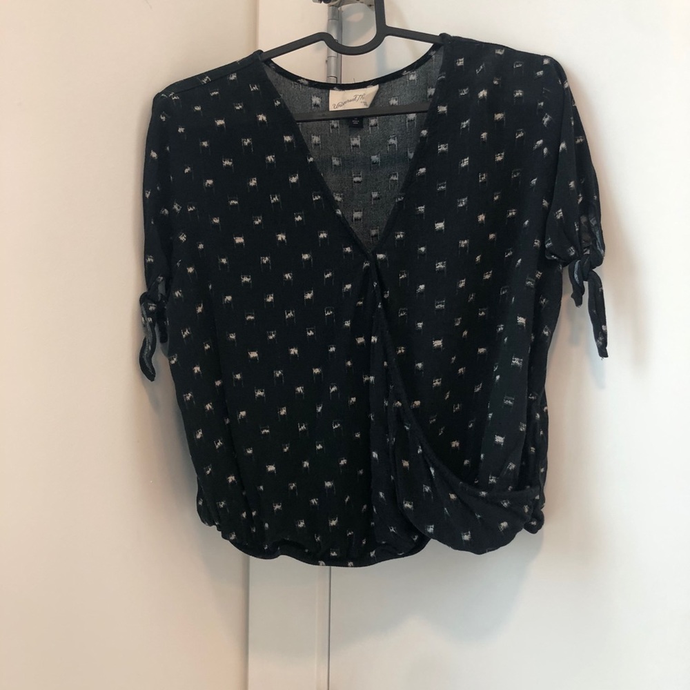 Cropped black shirt